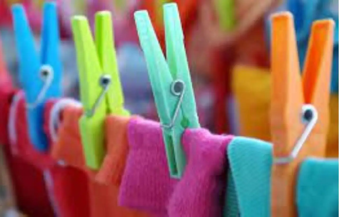 Trucco da massaia: stendi i tuoi panni così e addio ferro da stiro