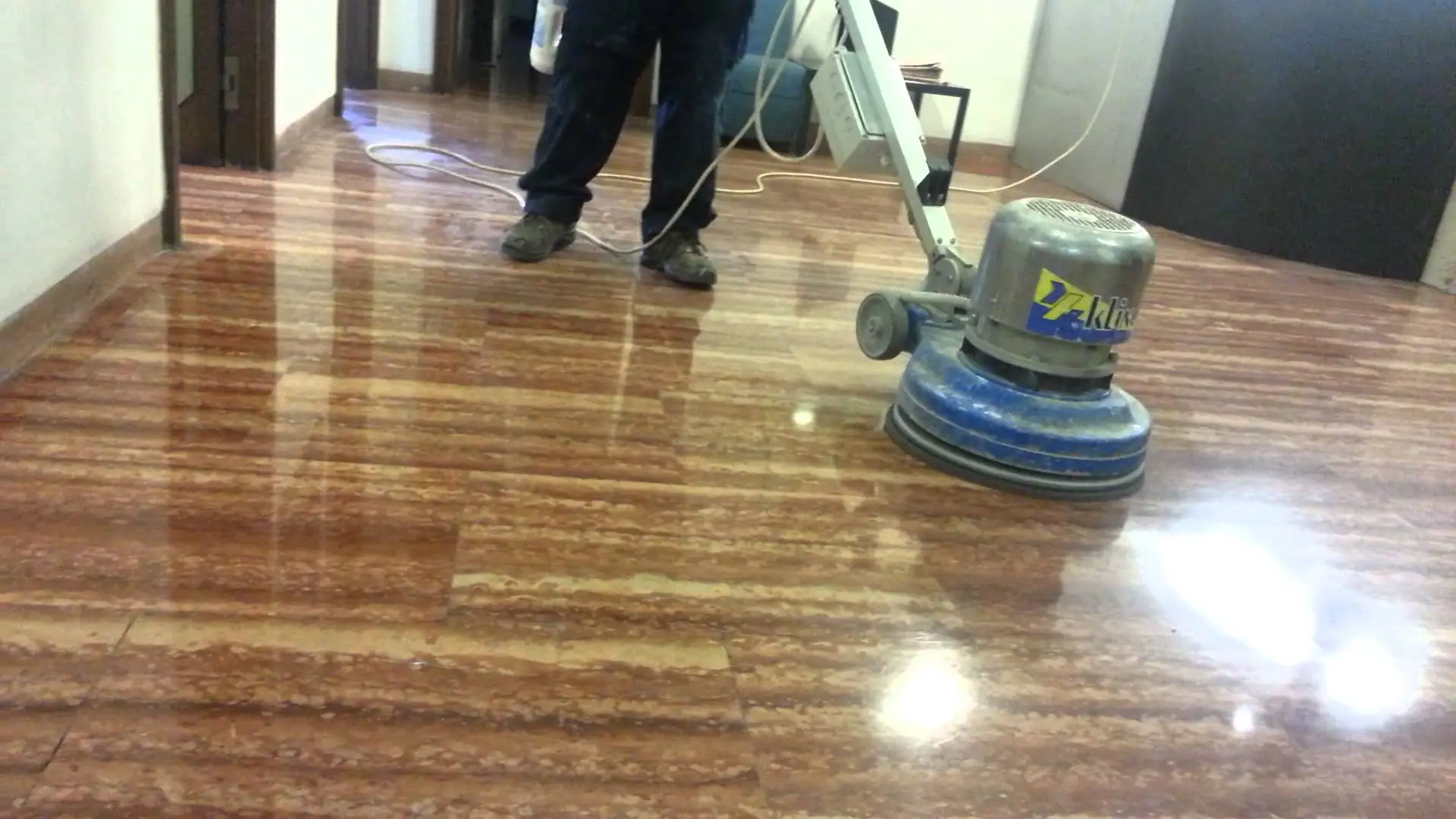 Le 9 pulizie quotidiane che fanno la differenza in una casa ordinata: ecco quali sono